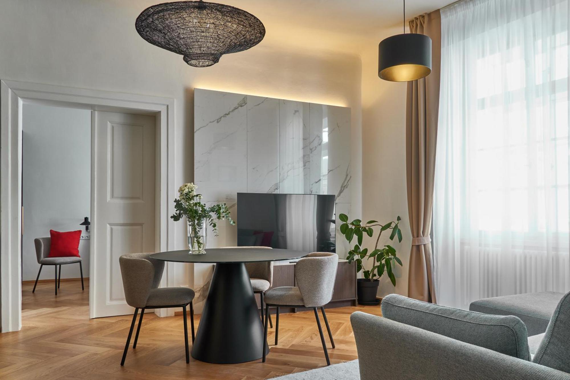 Three Golden Crowns Apartments — Photos 2