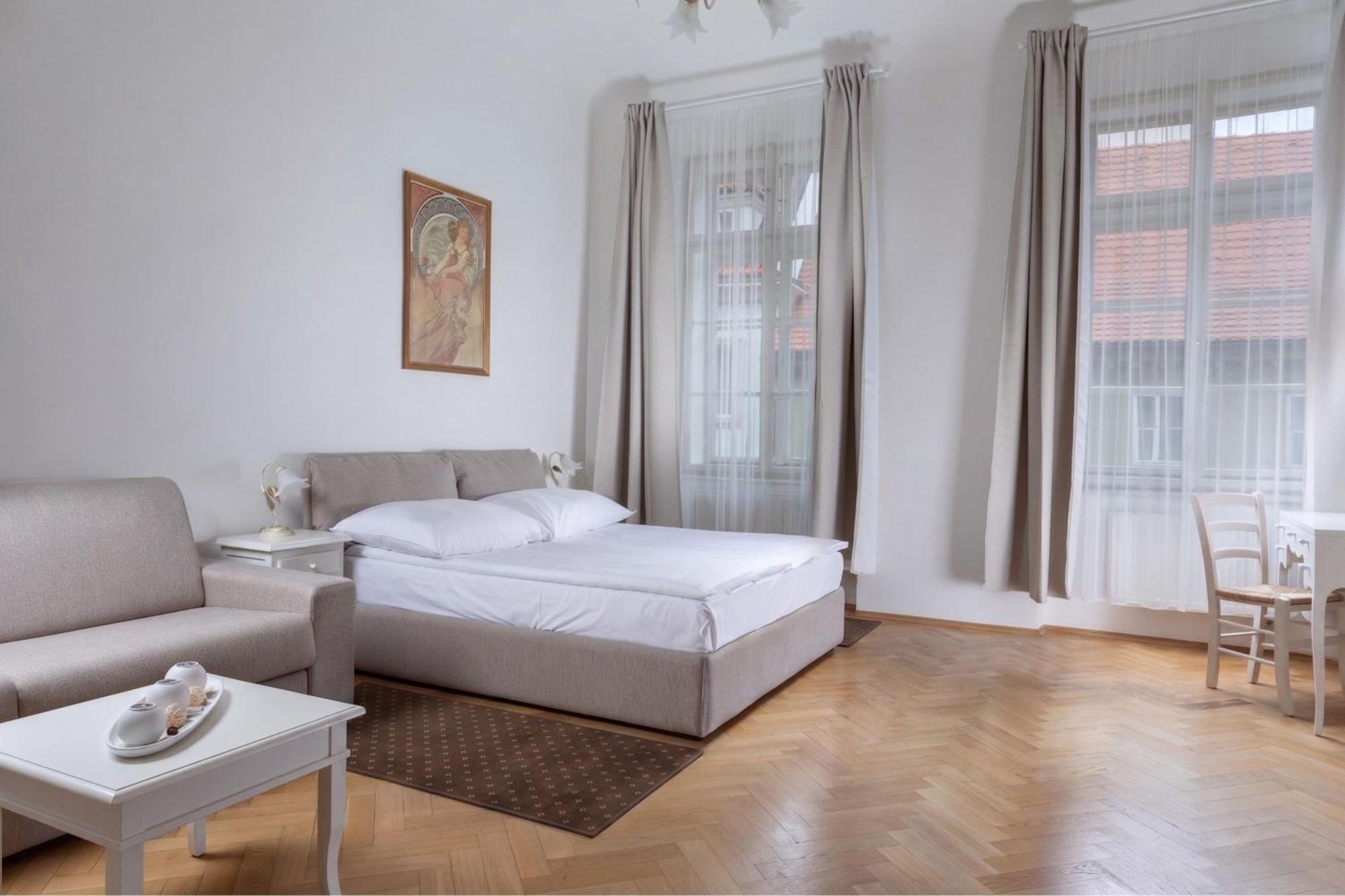 Three Golden Crowns Apartments — Photos 3